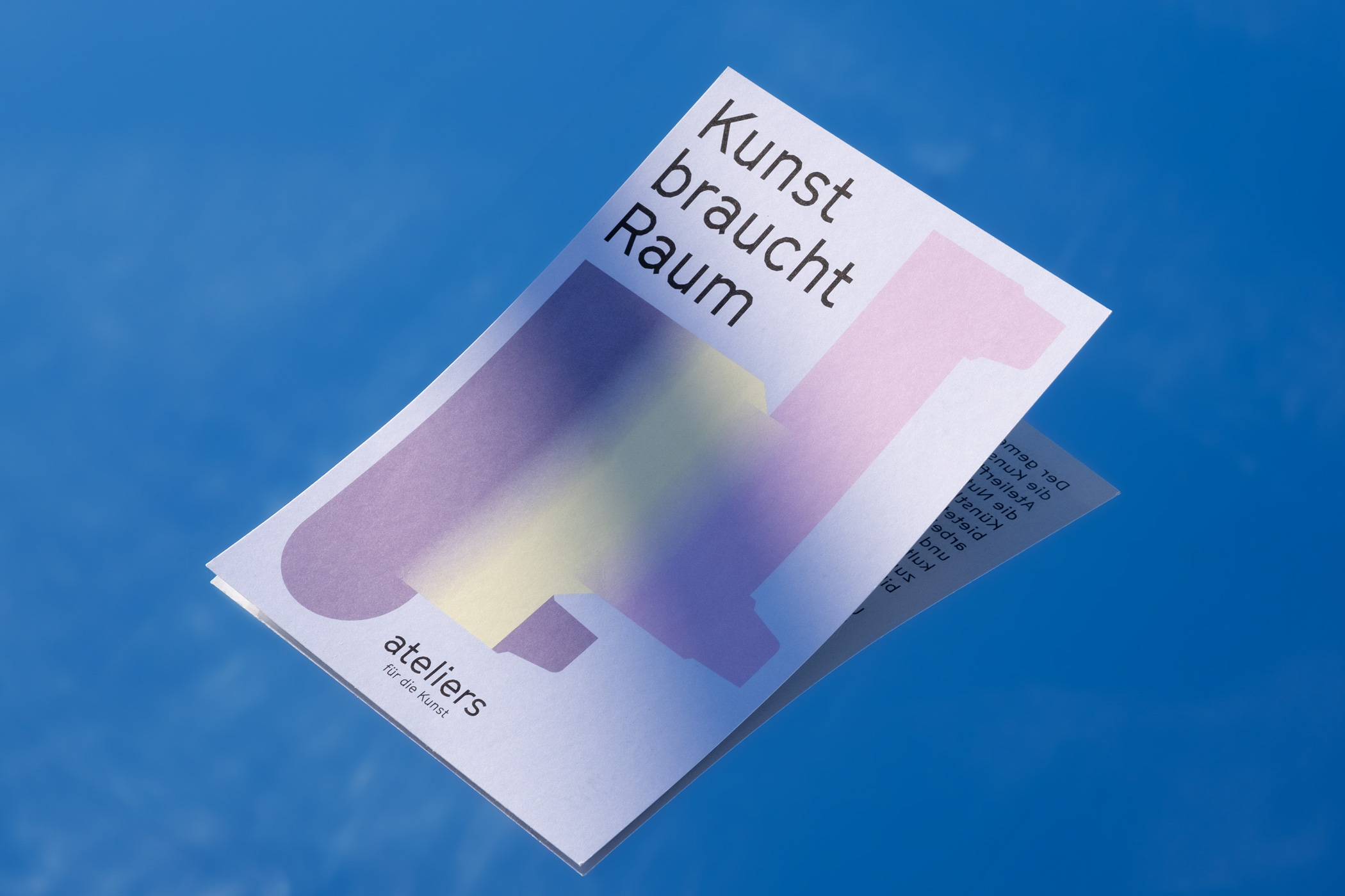 Flyer mit der neuen Corporate Identity Ateliers für die Kunst